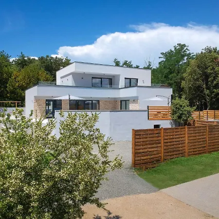 Pinnidae By Interhome *