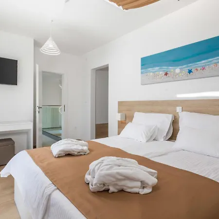 Pinnidae By Interhome Lopar