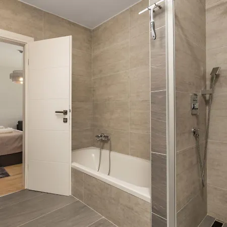 Pinnidae By Interhome * Lopar