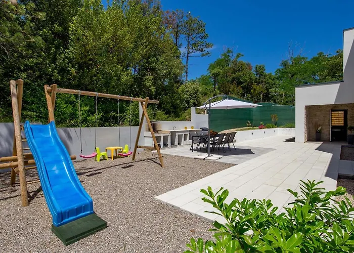 Pinnidae By Interhome