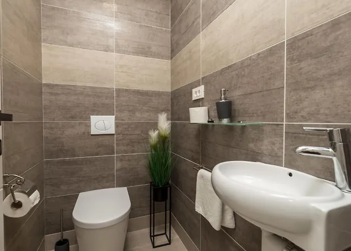 Pinnidae By Interhome لوبار