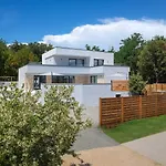 Pinnidae By Interhome *