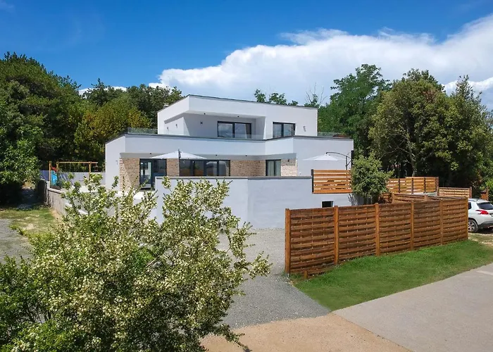 Pinnidae By Interhome *