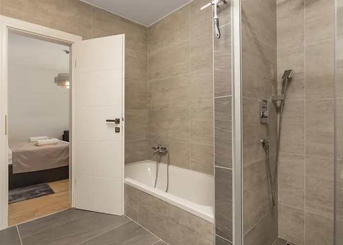 Pinnidae By Interhome * Lopar